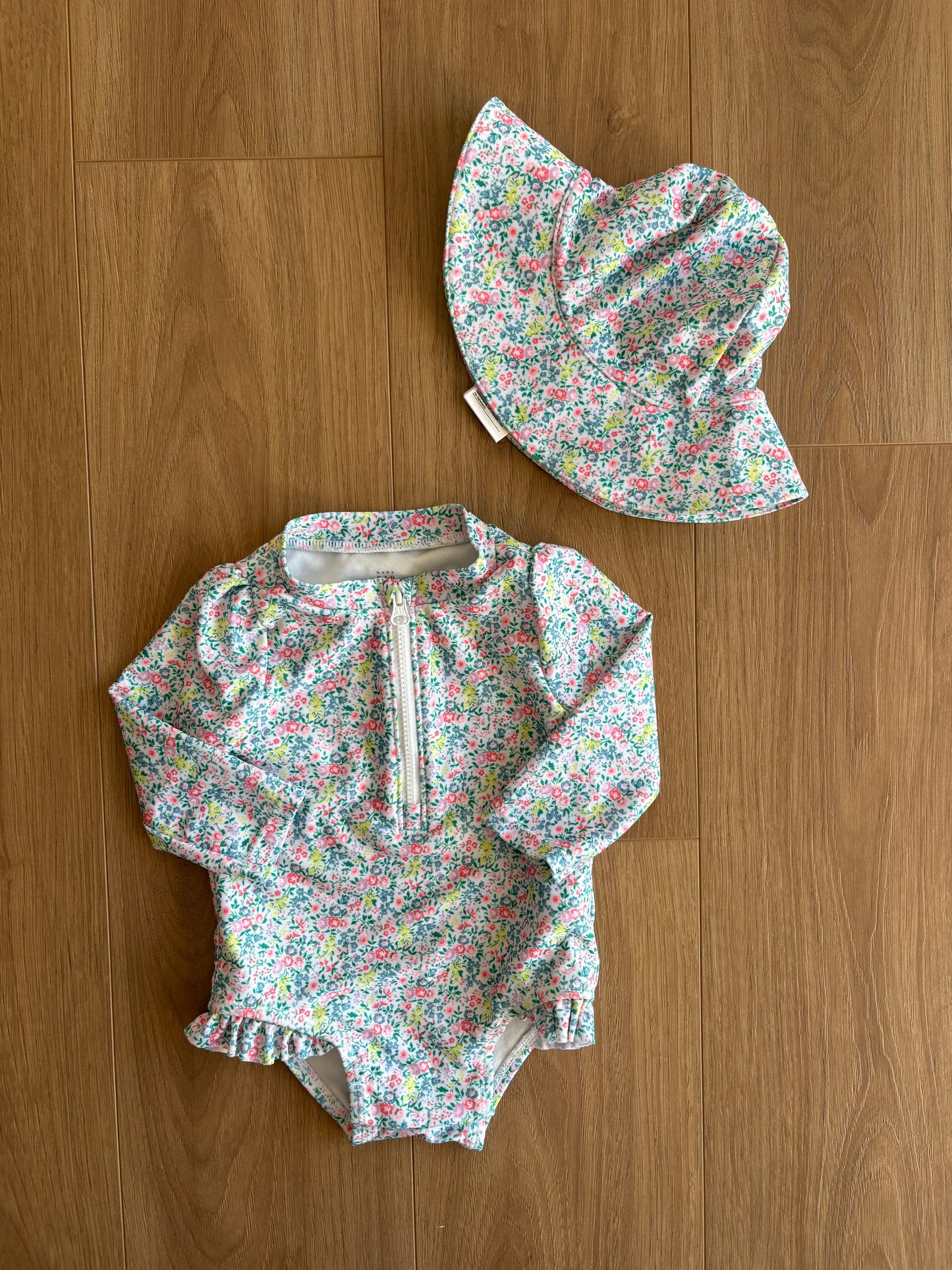 Maillot de bain avec chapeau - Gap - 0/6 mois