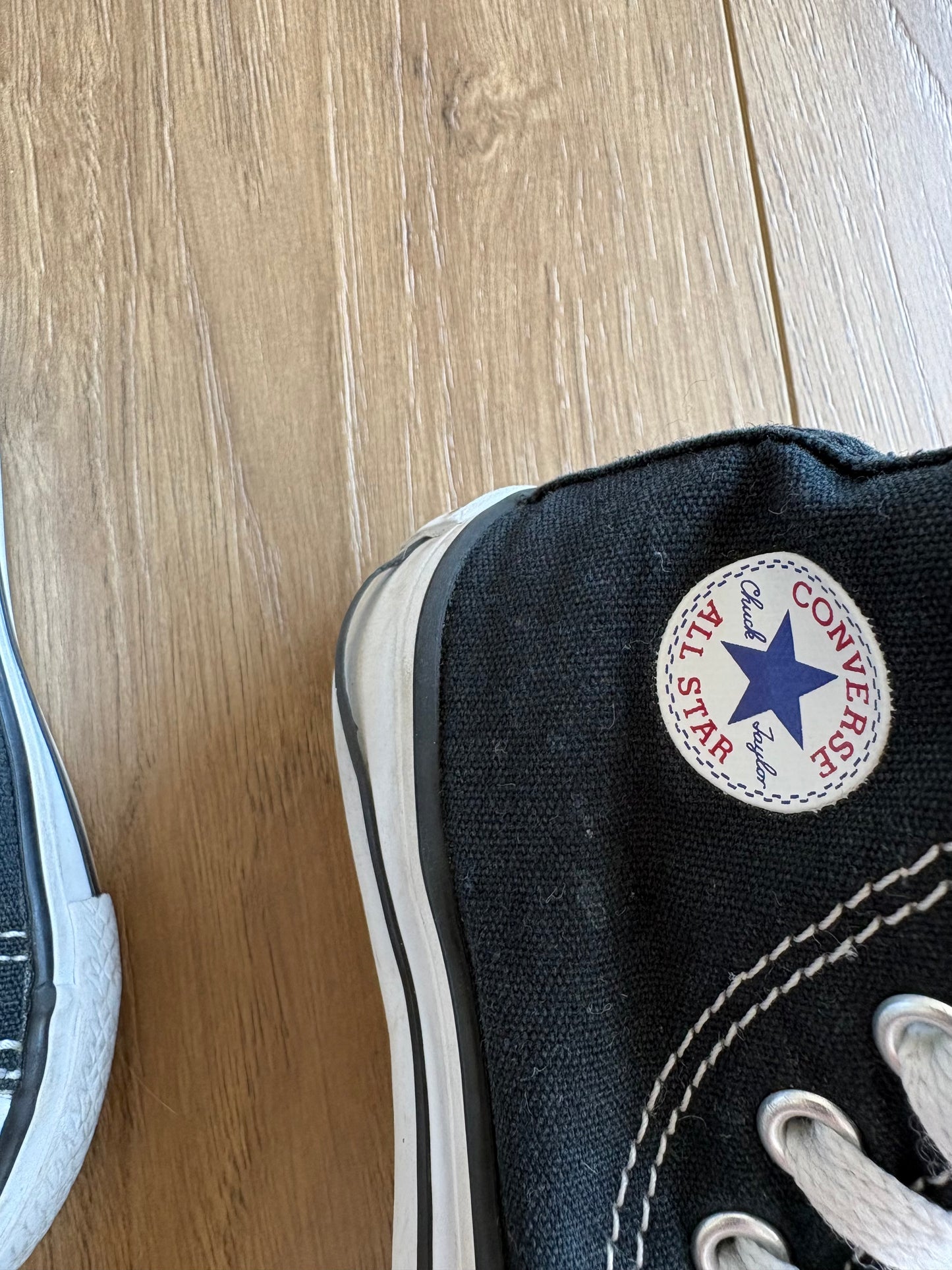 *leger imparfait* Soulier - Converse - 4US