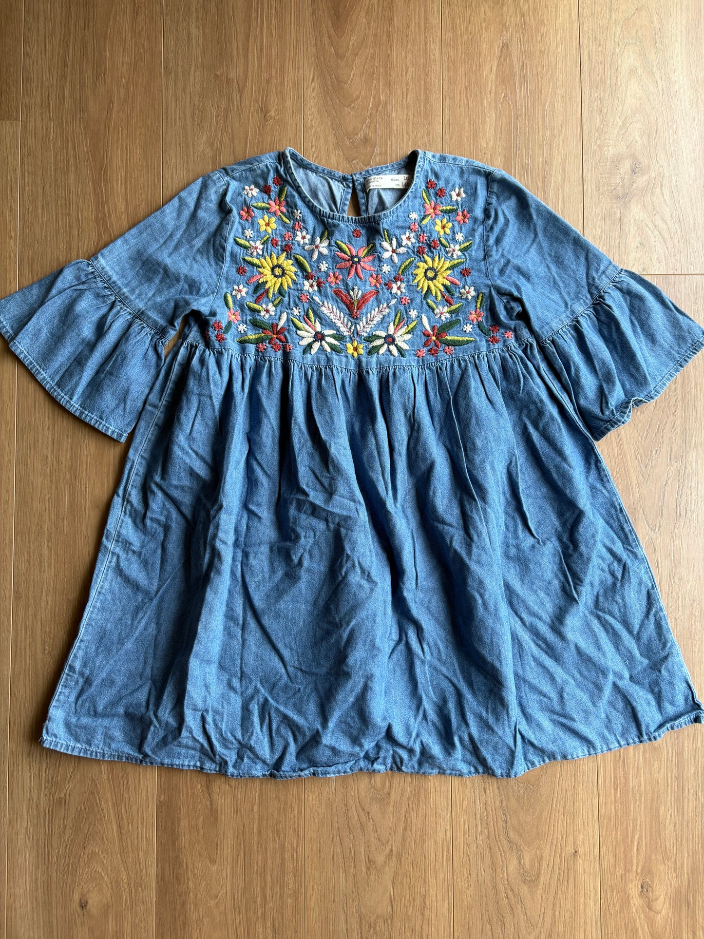 *leger imparfait* Robe - Zara - 10 ans