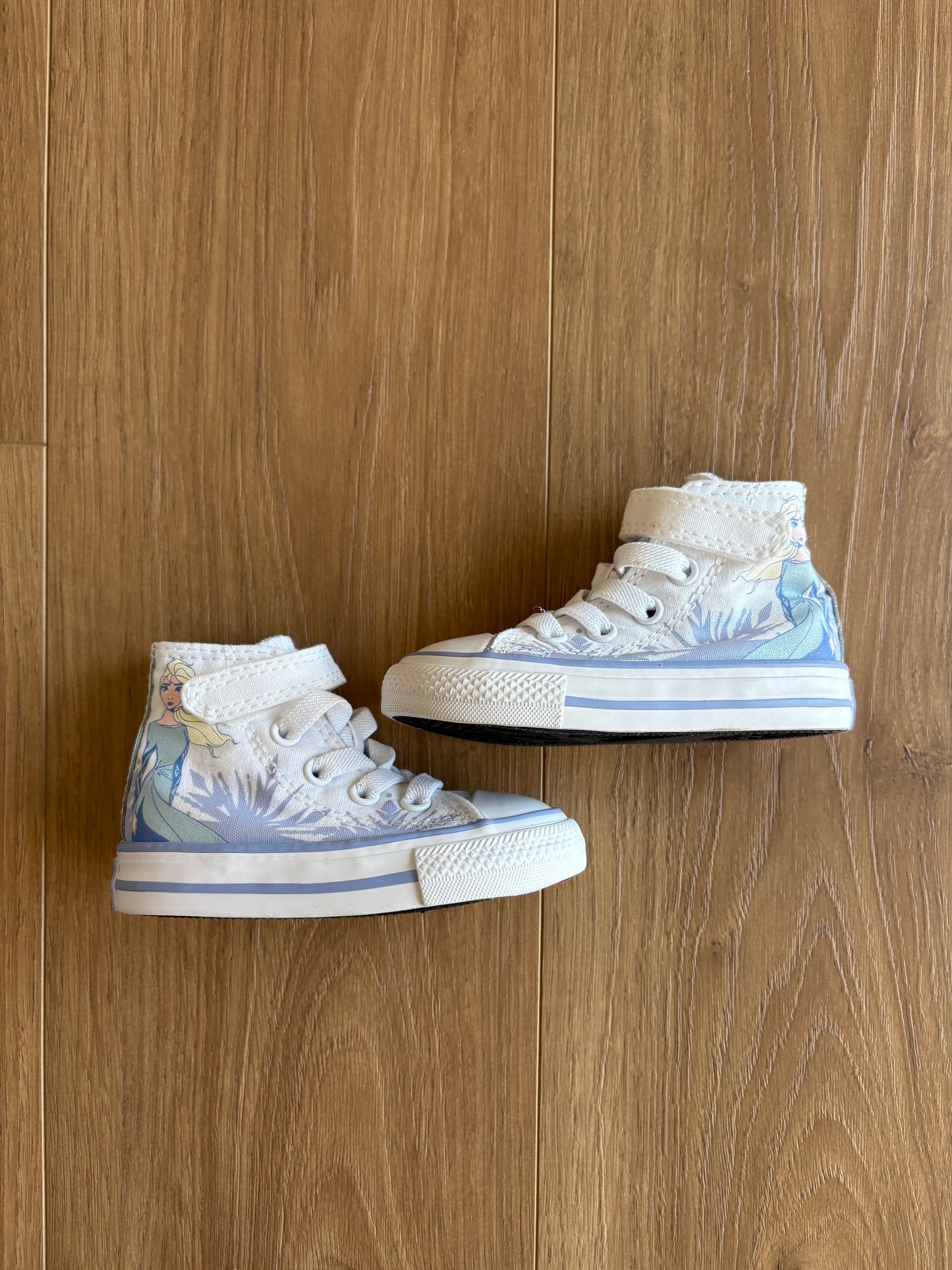 *Neuf avec sa boîte* Soulier - Converse X Frozen - 4US
