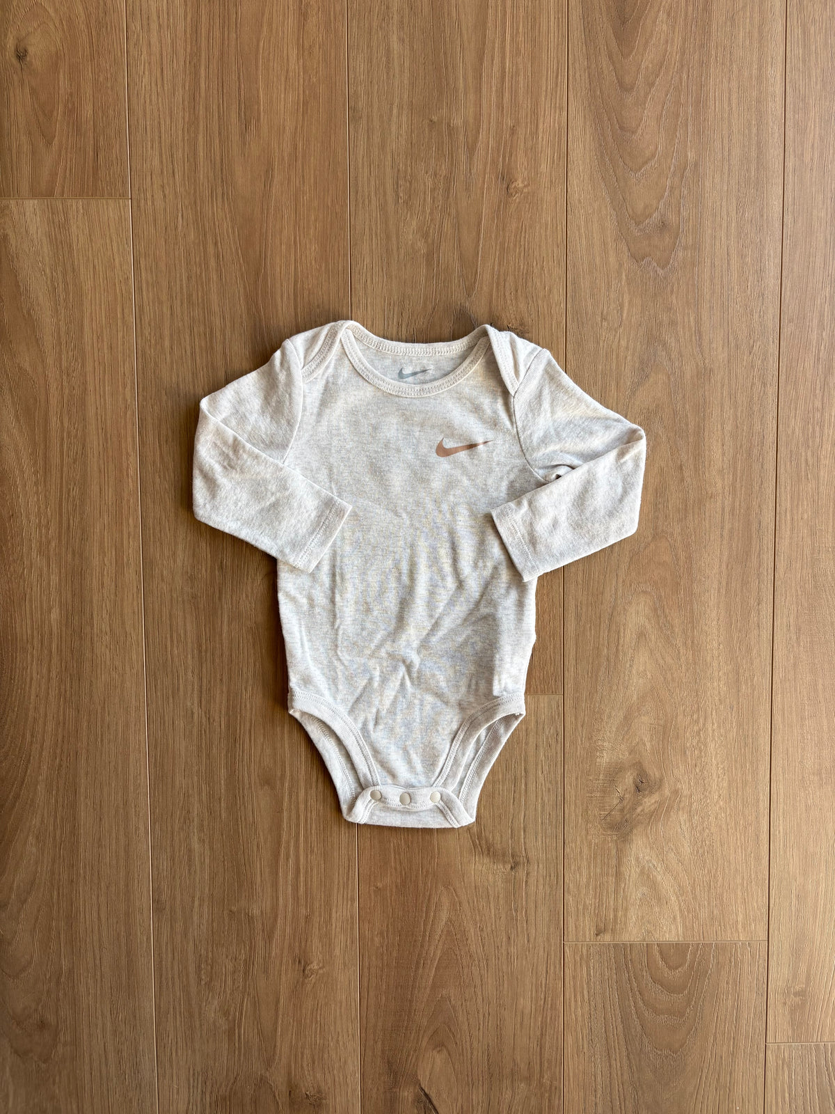 #122 Cache-couche manches longues - Nike - 9 mois