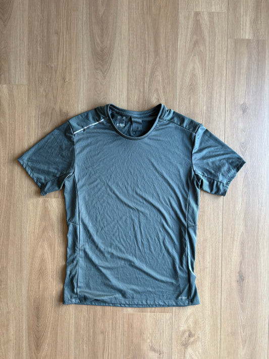 T-shirt dry fit - Decathlon - Small