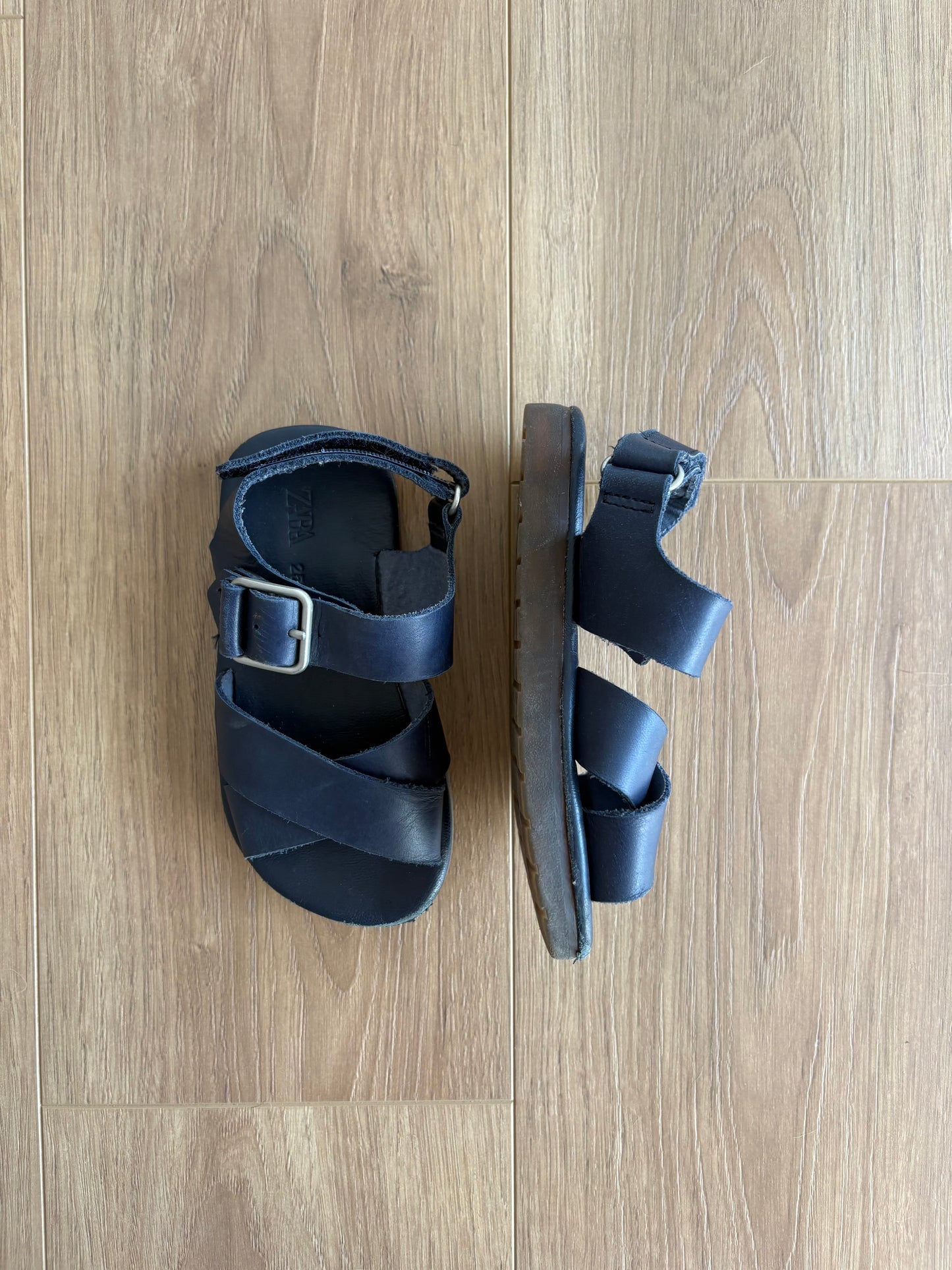 *leger imparfait* Sandale - Zara - 25