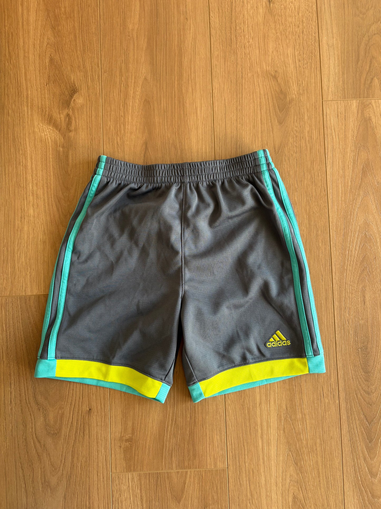 Short - Adidas - 7 ans