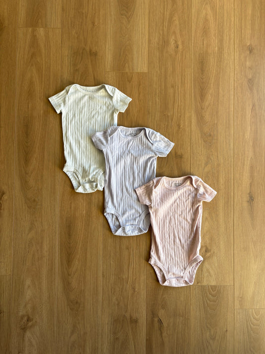 *léger imparfait* Lot Cache-couche - Carter’s - 6/9 mois