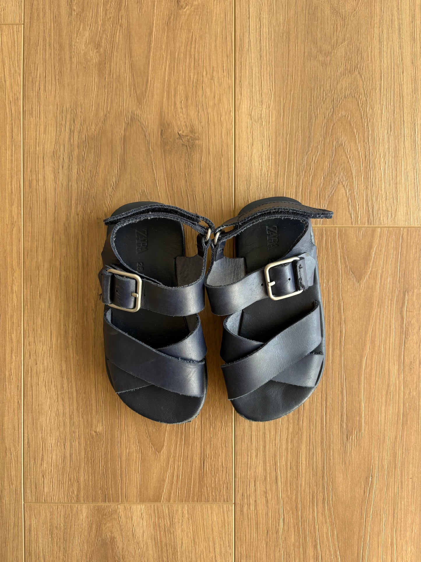 *leger imparfait* Sandale - Zara - 25