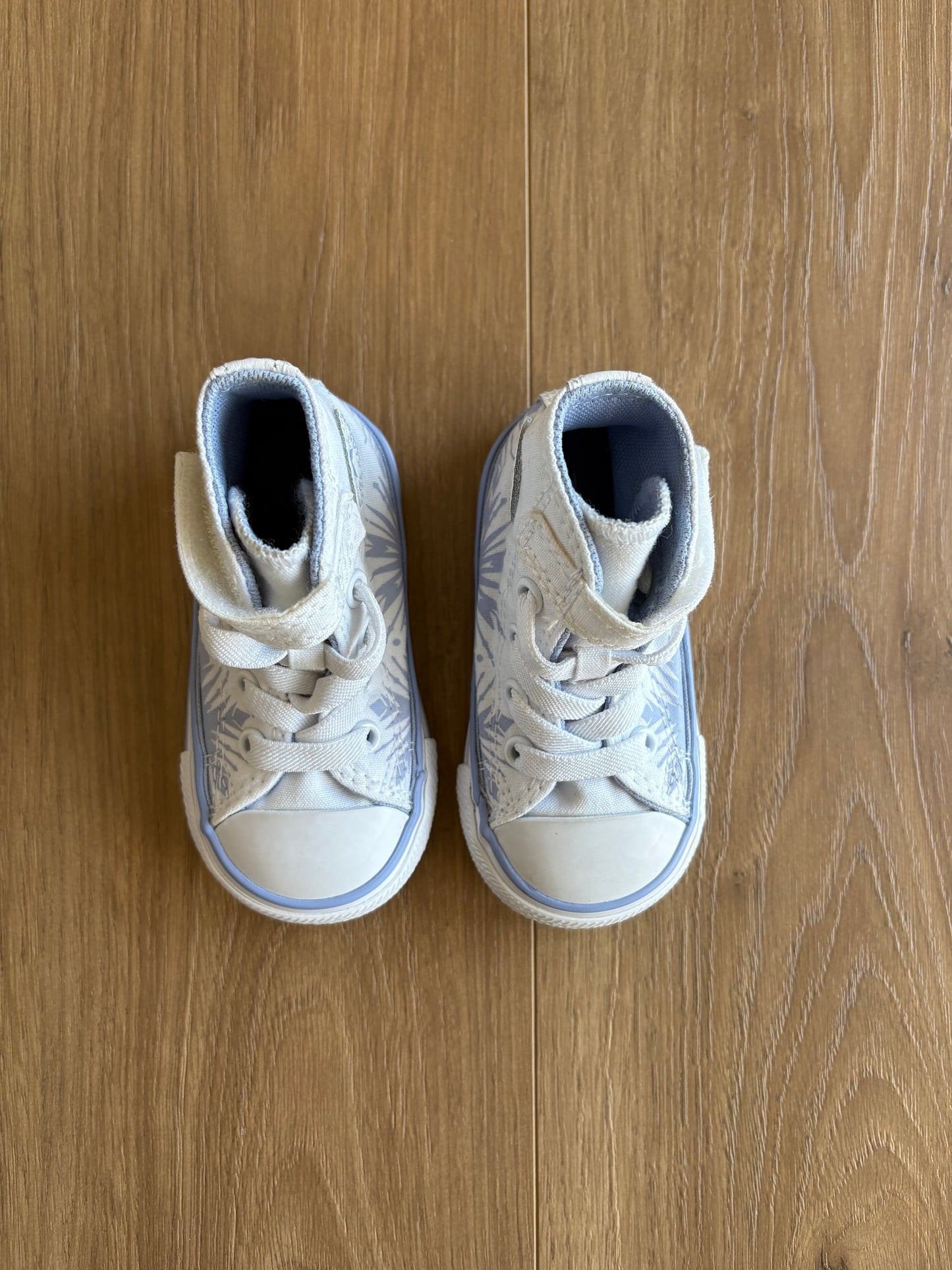 *Neuf avec sa boîte* Soulier - Converse X Frozen - 4US