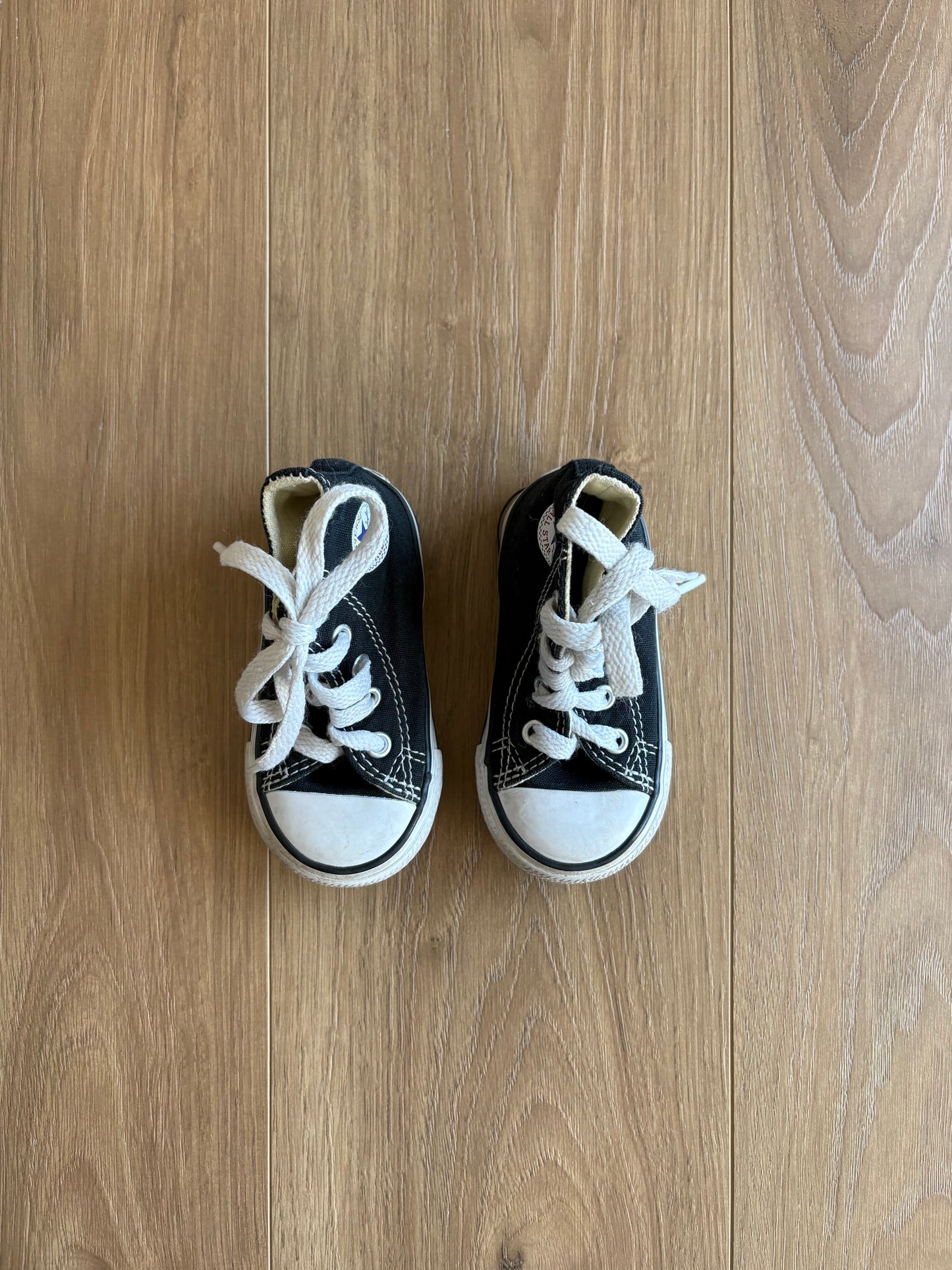 *leger imparfait* Soulier - Converse - 4US